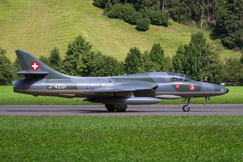 HB-RVR - Private Hawker Hunter T.68