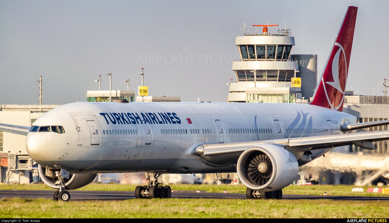 Turkish Airlines TC-JJG aircraft at Düsseldorf