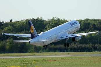 D-AIST - Lufthansa Airbus A321