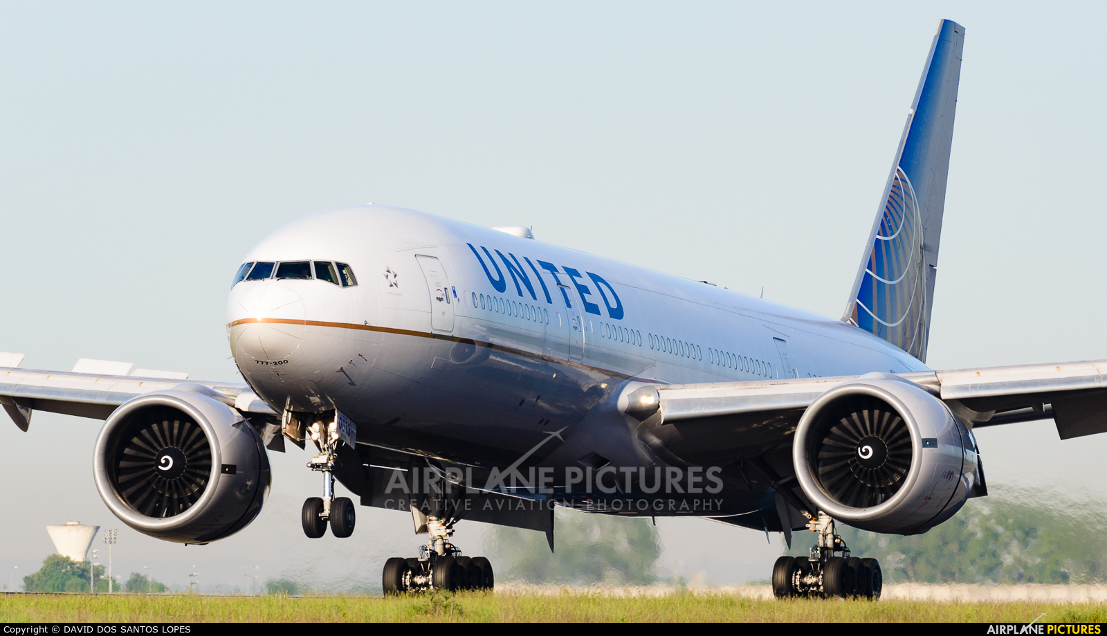 United Airlines N78013 aircraft at Paris - Charles de Gaulle