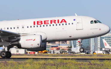 EC-LVD - Iberia Airbus A320