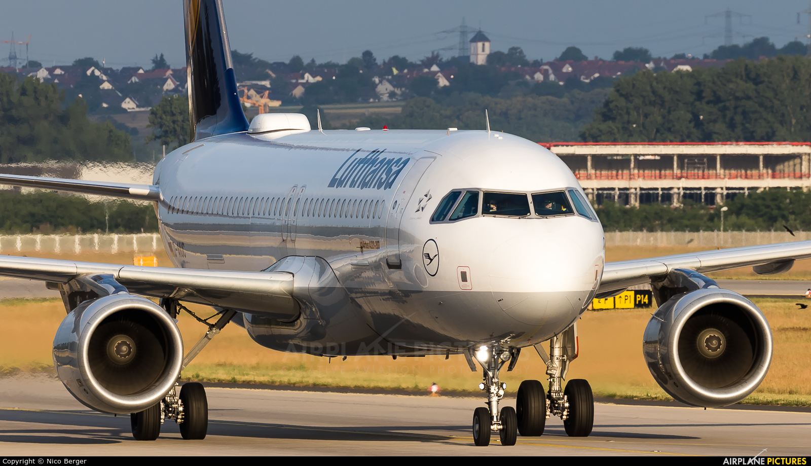 Lufthansa D-AIUC aircraft at Frankfurt