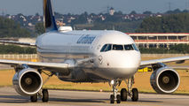 D-AIUC - Lufthansa Airbus A320 aircraft