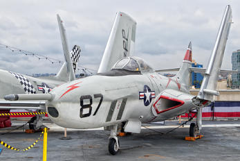 141702 - USA - Navy Grumman F-9 Cougar