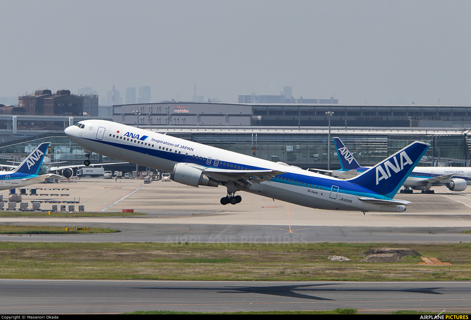 ANA - All Nippon Airways JA606A aircraft at Tokyo - Haneda Intl