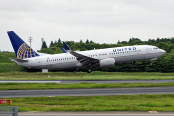 N77295 - United Airlines Boeing 737-800