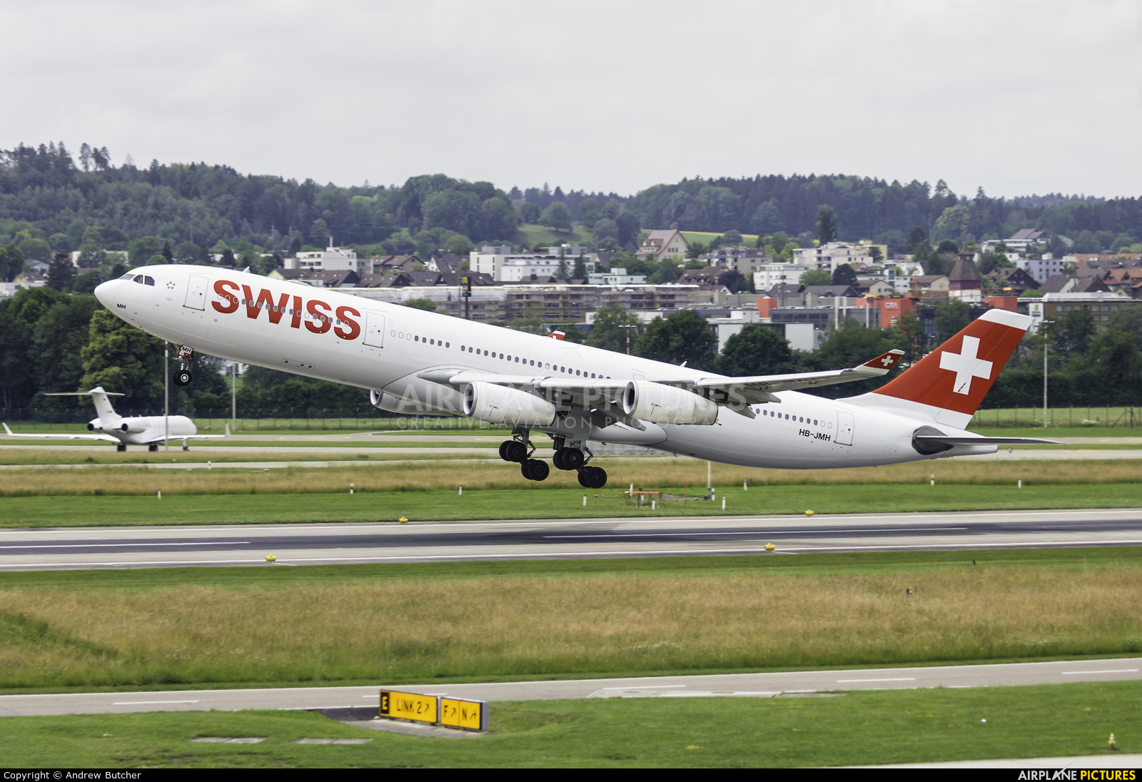 Swiss HB-JMH aircraft at Zurich
