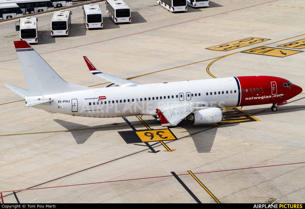 Norwegian Air Shuttle EI-FHJ aircraft at Palma de Mallorca