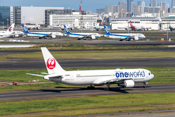 JA8980 - JAL - Japan Airlines Boeing 767-300