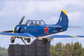 EC-HYN - Private Yakovlev Yak-52