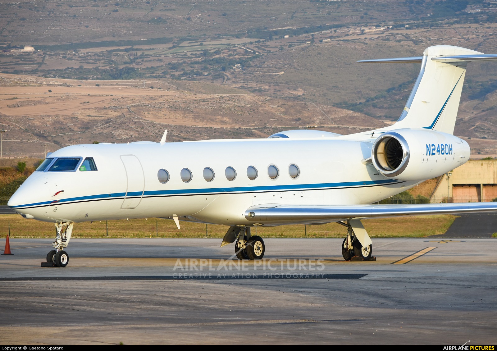 Private N2480H aircraft at Comiso - Sicily