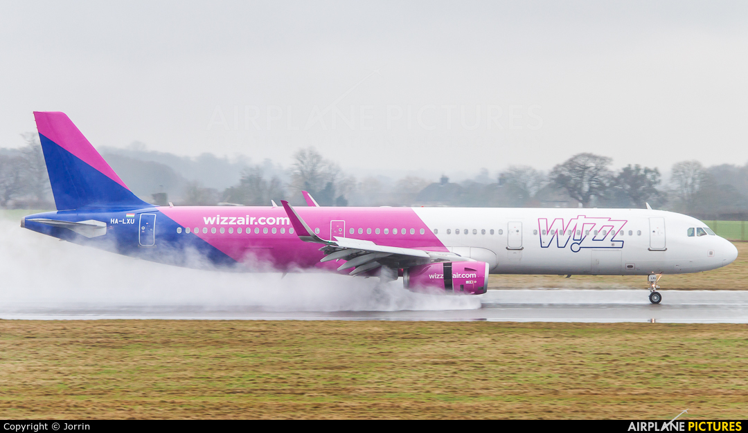 Wizz Air HA-LXU aircraft at London - Luton