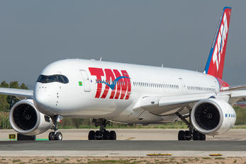 PR-XTB - TAM Airbus A350-900