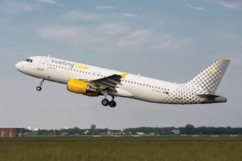 EC-KLB - Vueling Airlines Airbus A320