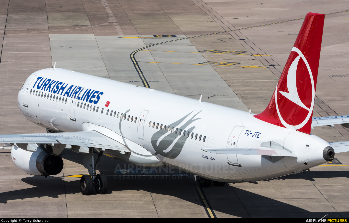 Turkish Airlines TC-JTE aircraft at Manchester