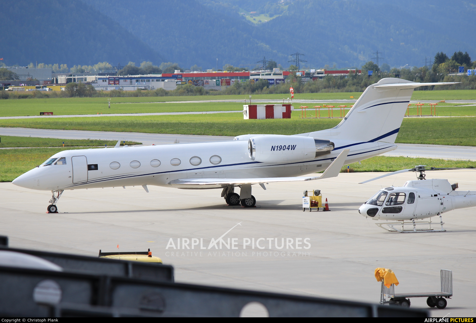Private N1904W aircraft at Innsbruck