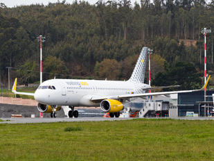 EC-MXG - Vueling Airlines Airbus A320