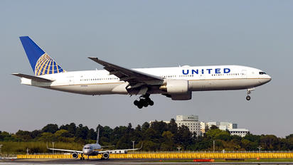 N793UA - United Airlines Boeing 777-200ER