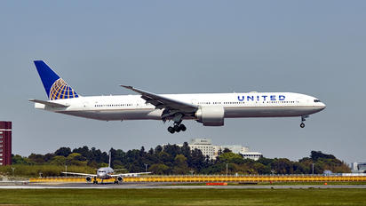 N2341U - United Airlines Boeing 777-300ER