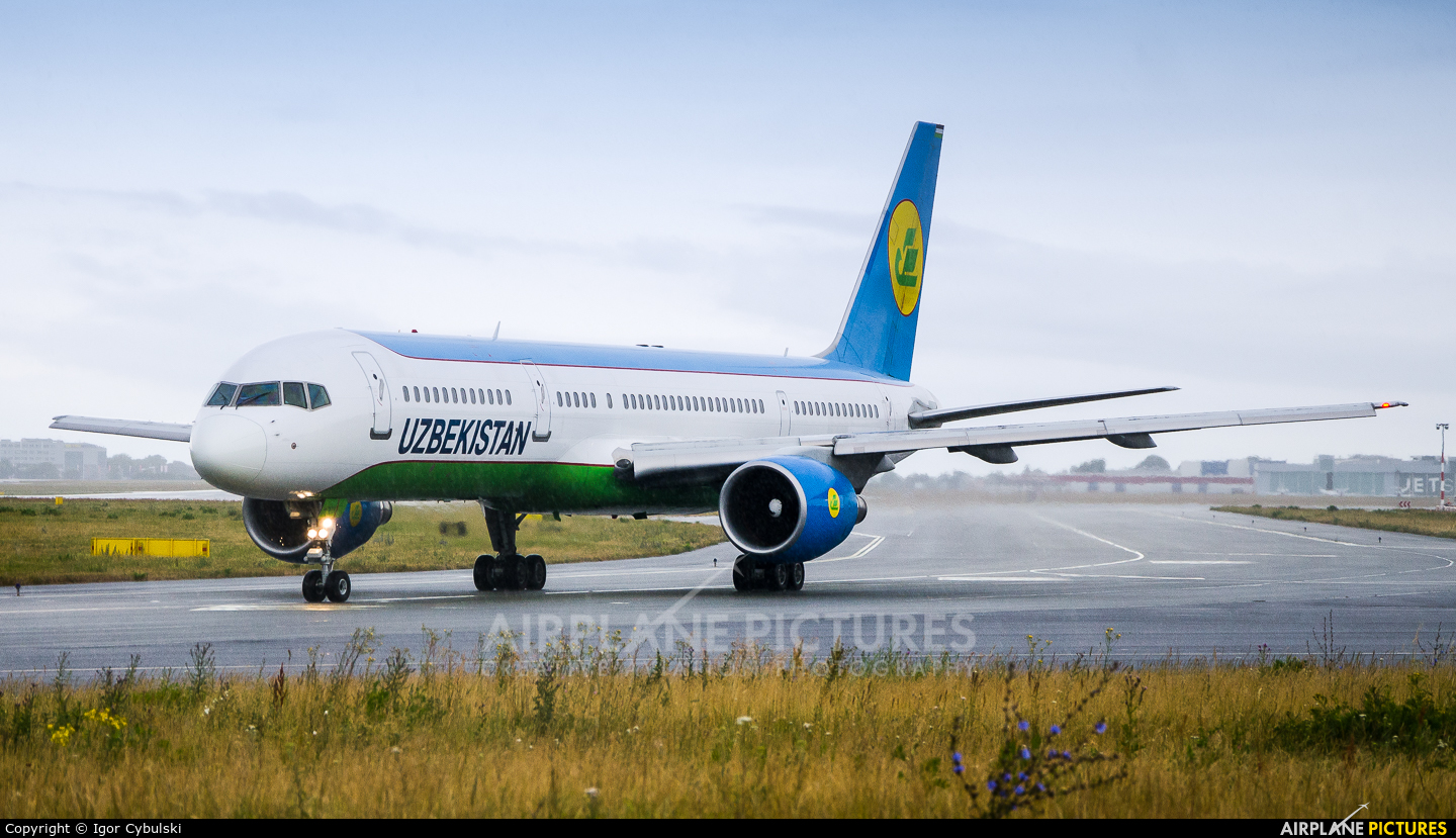 Uzbekistan Airways UK75703 aircraft at Warsaw - Frederic Chopin