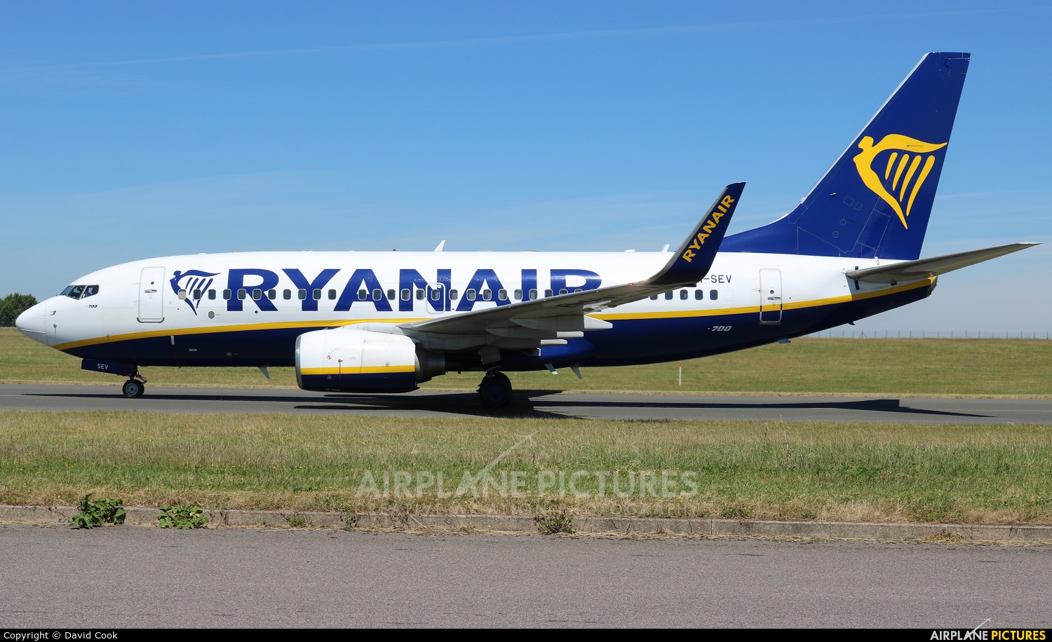 Ryanair EI-SEV aircraft at East Midlands