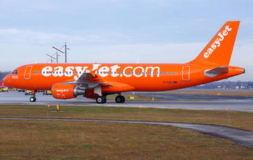 G-EZUI - easyJet Airbus A320