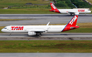 PT-MXO - TAM Airbus A321