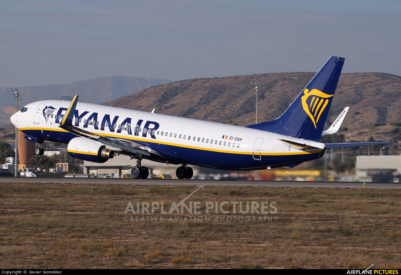 Ryanair EI-DAH aircraft at Alicante - El Altet