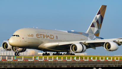 A6-APG - Etihad Airways Airbus A380