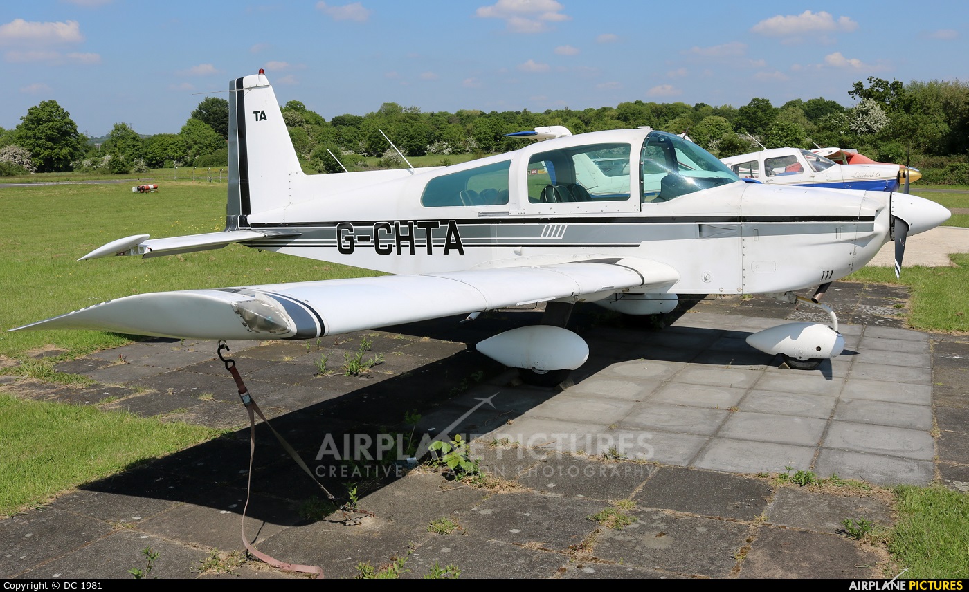 Private G-CHTA aircraft at Elstree