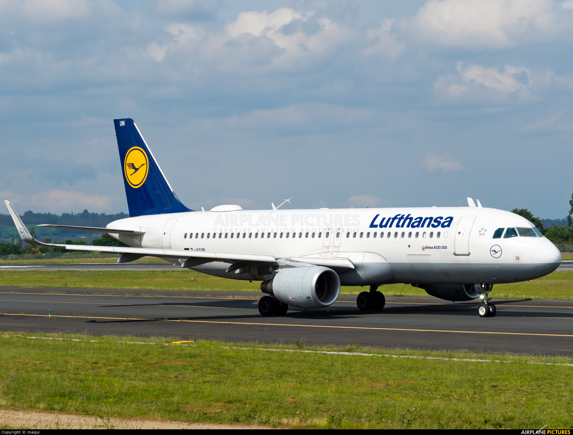 Lufthansa D-AIUN aircraft at Santiago de Compostela