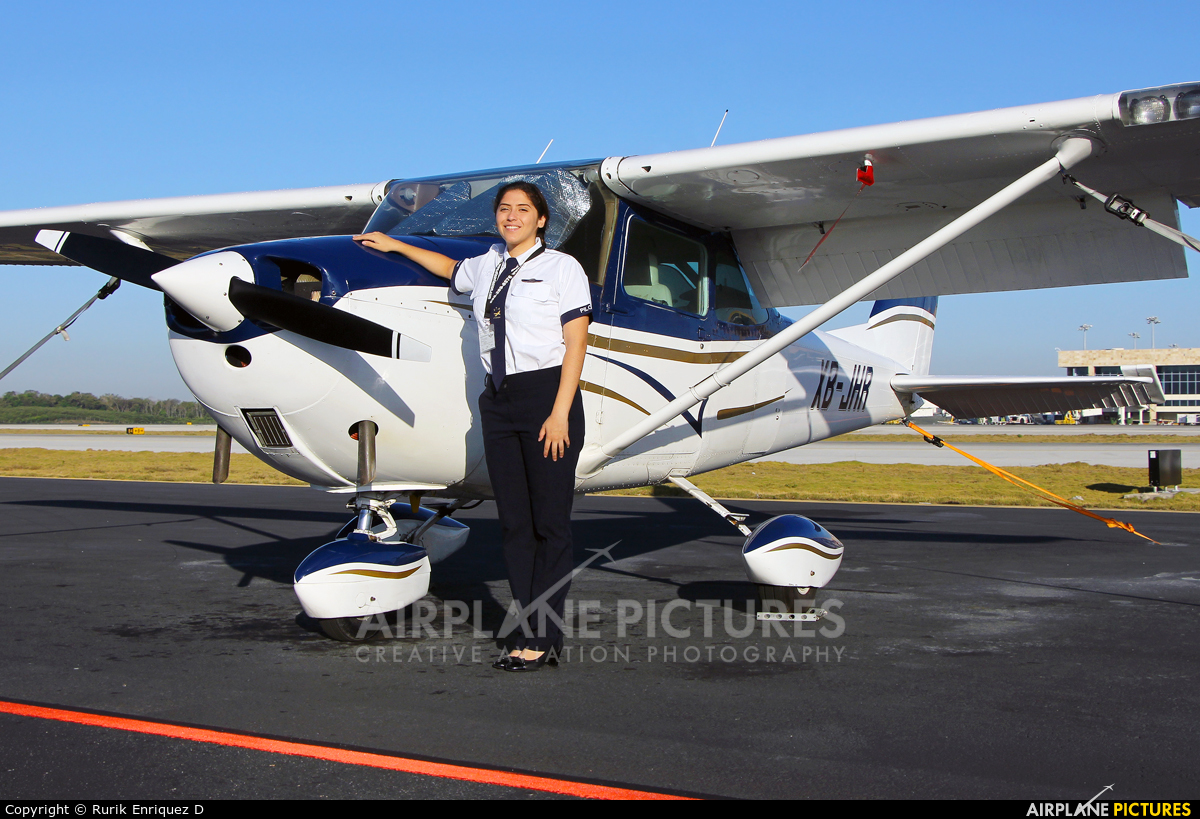 - Aviation Glamour XB-JHR aircraft at Cancun Intl