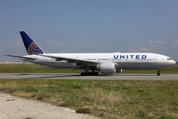 N78002 - United Airlines Boeing 777-200ER