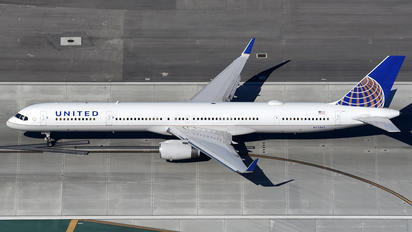 N77867 - United Airlines Boeing 757-300