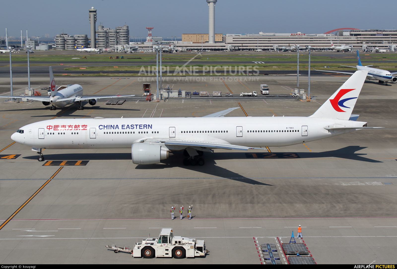 China Eastern Airlines B-7883 aircraft at Tokyo - Haneda Intl