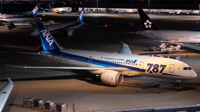JA807A - ANA - All Nippon Airways Boeing 787-8 Dreamliner