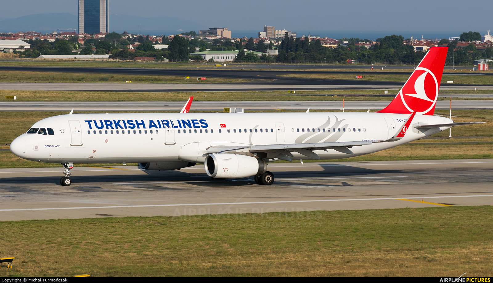 TC-JTL - Turkish Airlines Airbus A321 at Istanbul - Ataturk | Photo ID ...