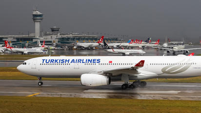 TC-LOC - Turkish Airlines Airbus A330-300