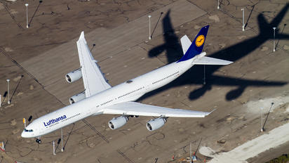 D-AIHL - Lufthansa Airbus A340-600