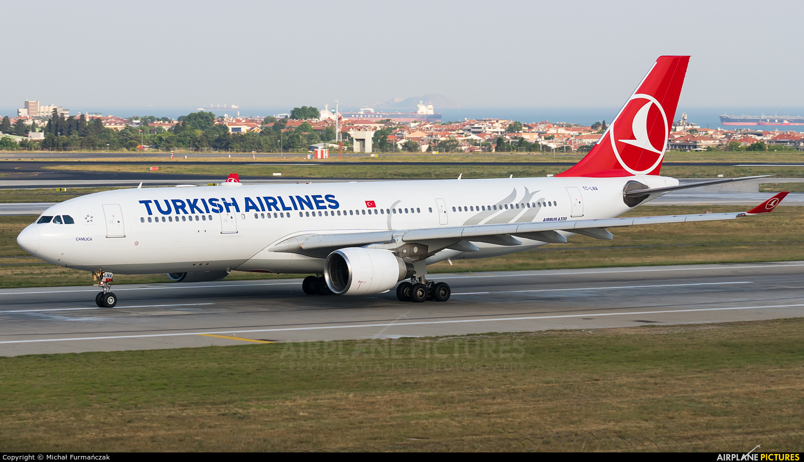 Turkish Airlines TC-LNA aircraft at Istanbul - Ataturk