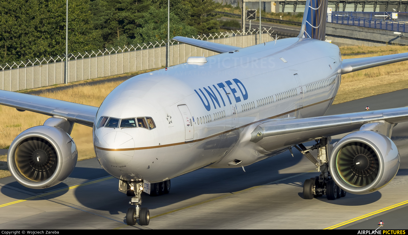 United Airlines N795UA aircraft at Frankfurt