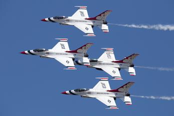 - - USA - Air Force : Thunderbirds Lockheed Martin F-16C Fighting Falcon