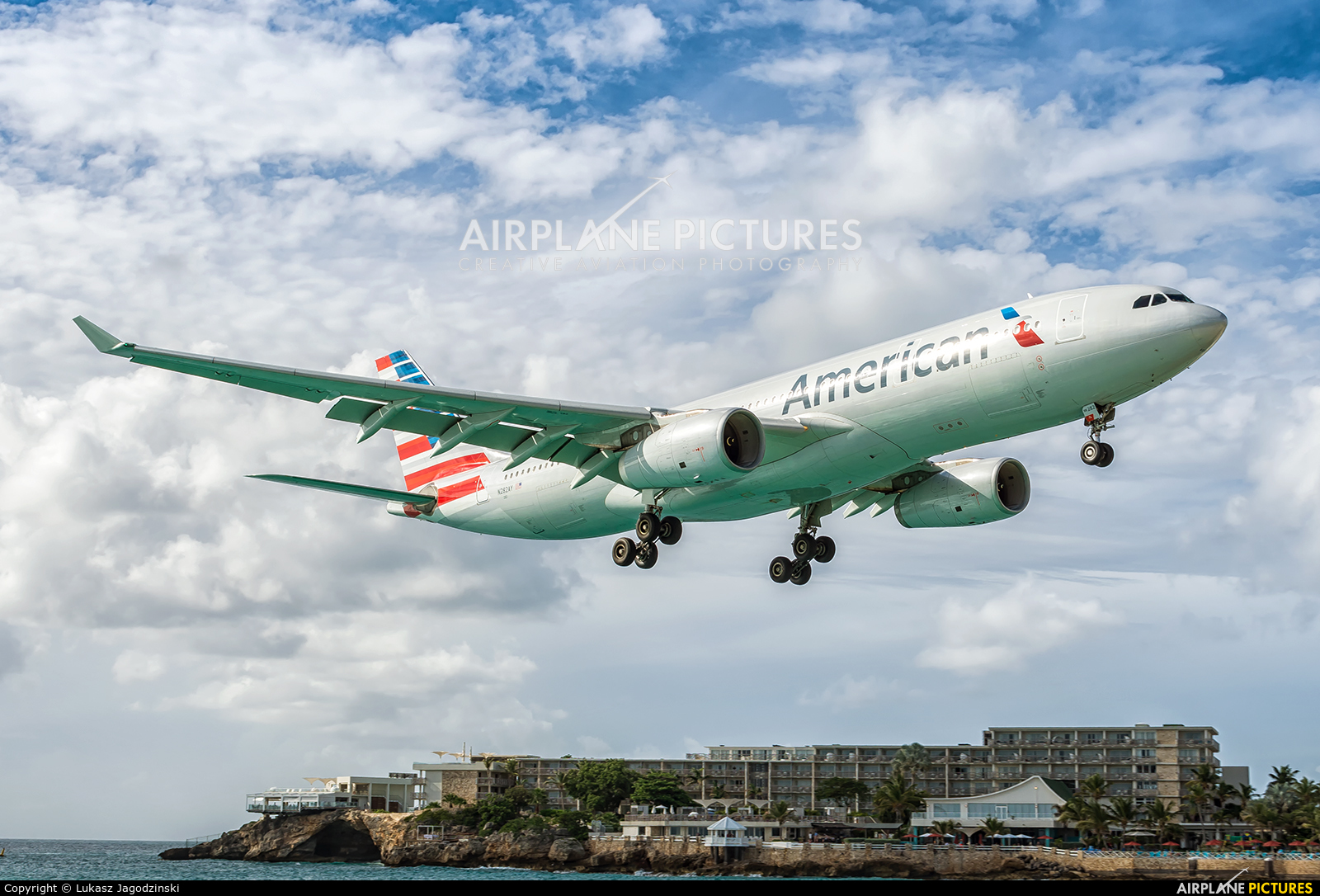 American Airlines N282AY aircraft at Sint Maarten - Princess Juliana Intl