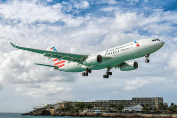N282AY - American Airlines Airbus A330-200