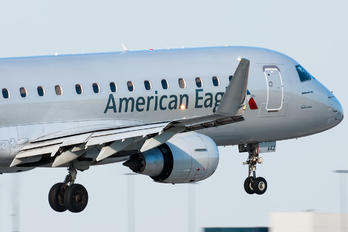 N442YX - American Eagle Embraer ERJ-175 (170-200)
