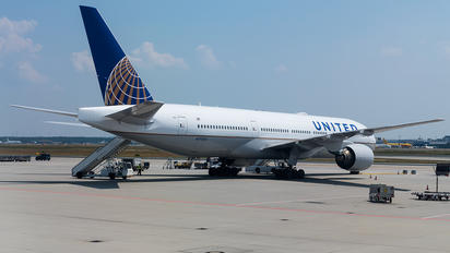 N792UA - United Airlines Boeing 777-200ER