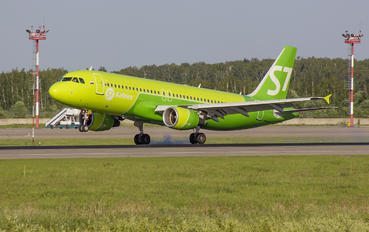 VQ-BDF - S7 Airlines Airbus A320