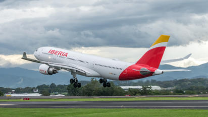 EC-MKJ - Iberia Airbus A330-200