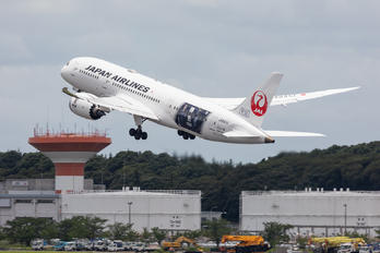 JA841J - JAL - Japan Airlines Boeing 787-8 Dreamliner