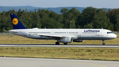 D-AIRM - Lufthansa Airbus A321